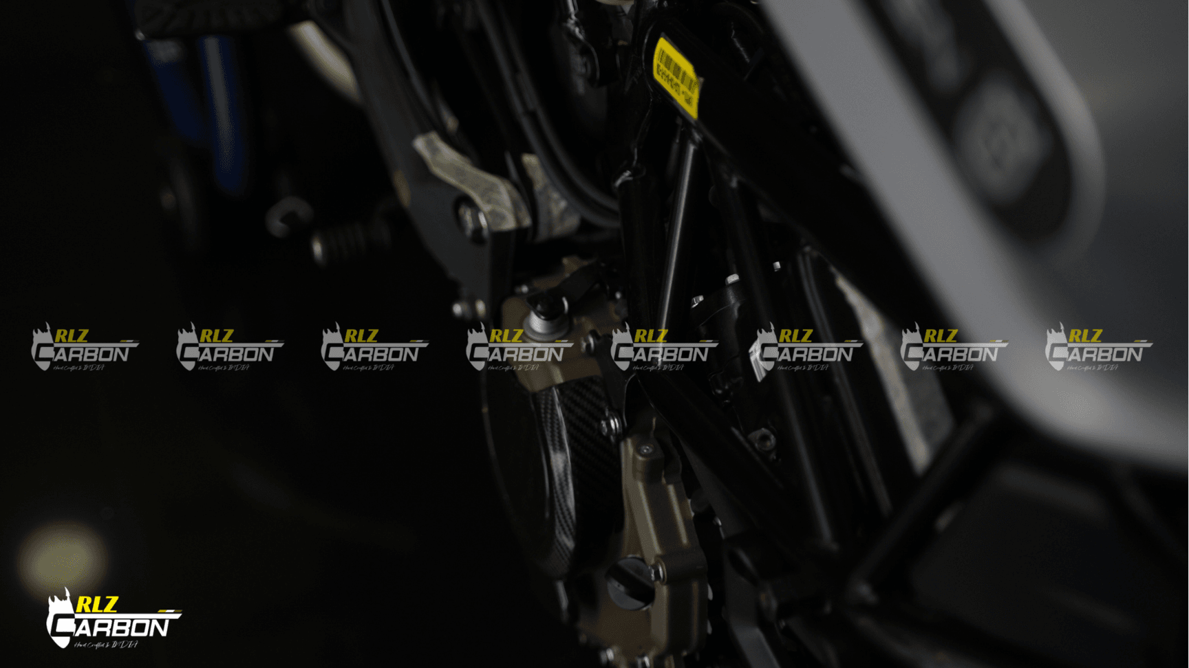 Carbon Fiber Clutch Cover Protector Pro (Right Side Only) Husqvarna Vitpilen 250/Svartpilen 250 - LRL Motors