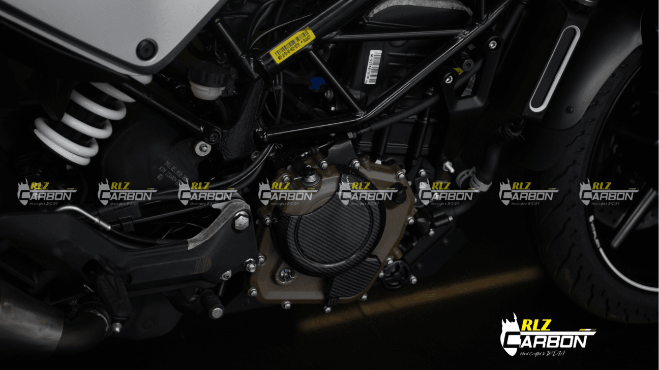 Carbon Fiber Clutch Cover Protector Pro (Right Side Only) Husqvarna Vitpilen 250/Svartpilen 250 - LRL Motors
