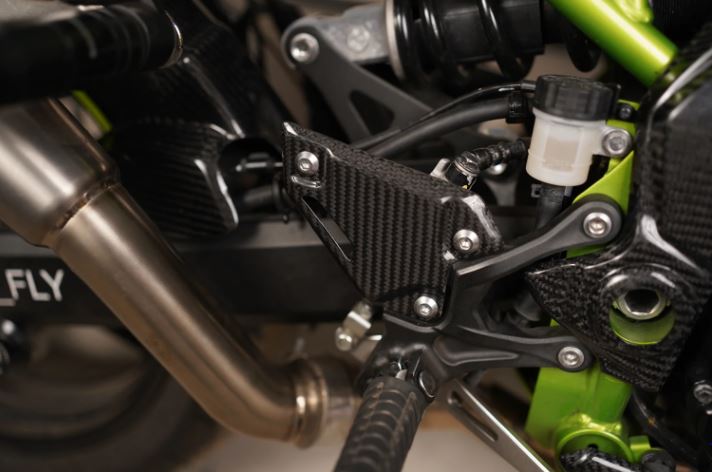 Carbon Fiber Heel Guards for Kawasaki Z900 - LRL Motors