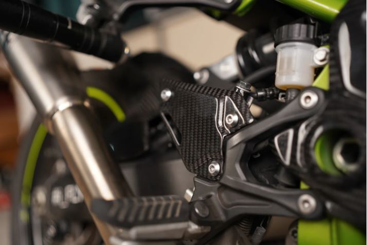 Carbon Fiber Heel Guards for Kawasaki Z900 - LRL Motors