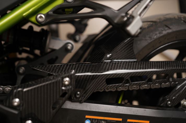 Carbon Fiber Rear Hugger with Chain Guard for Kawasaki Z900 - LRL Motors
