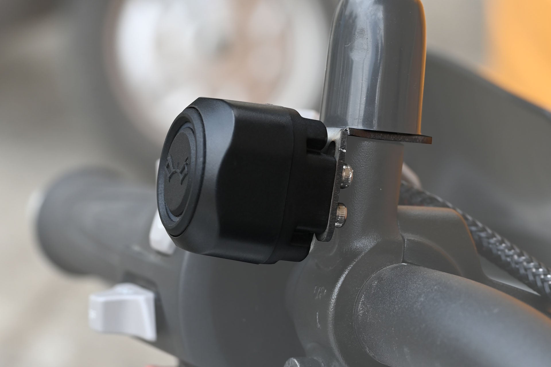 Maddog Switch Pro - Mirror Mount - LRL Motors