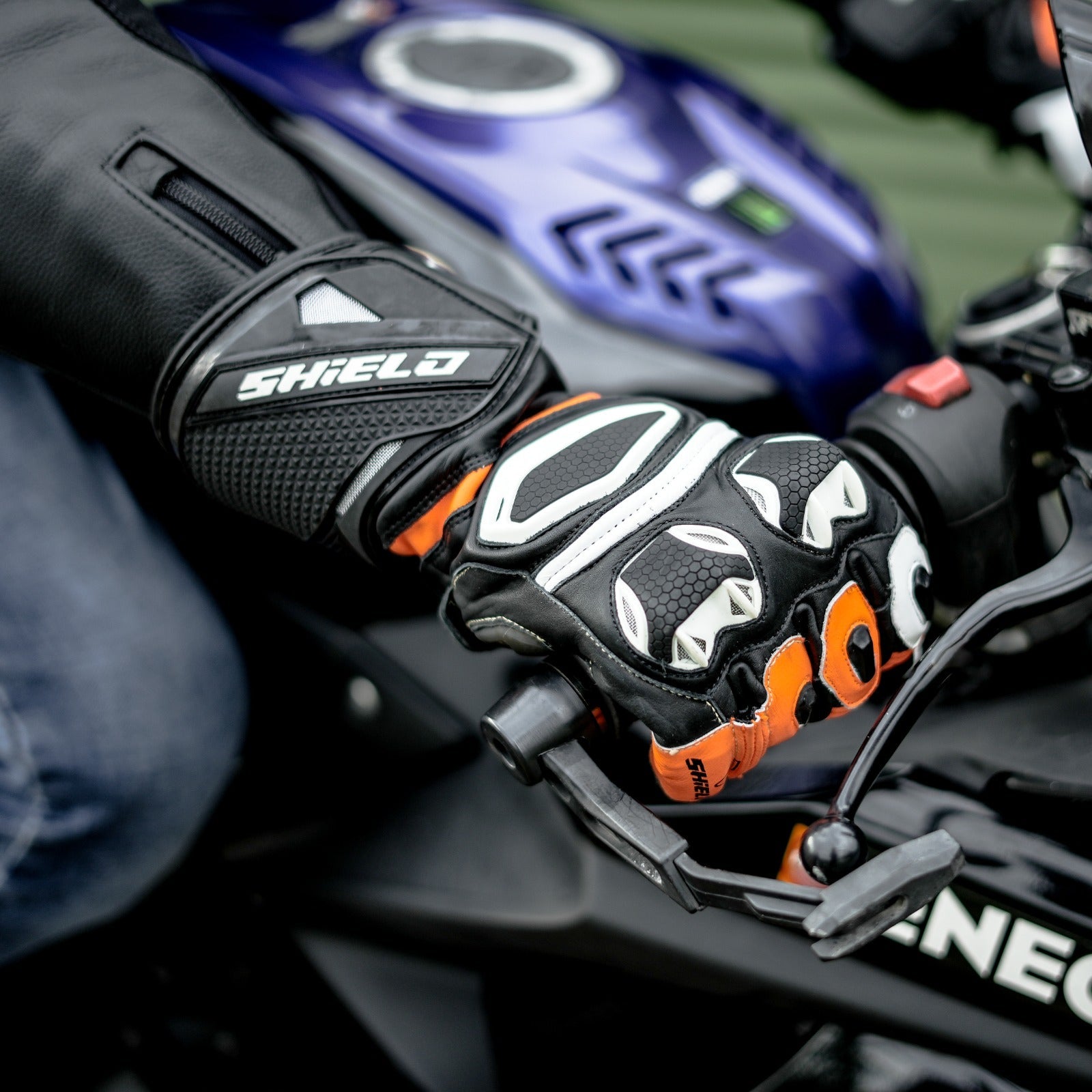 Shield Flame Full Gauntlet Gloves - LRL Motors