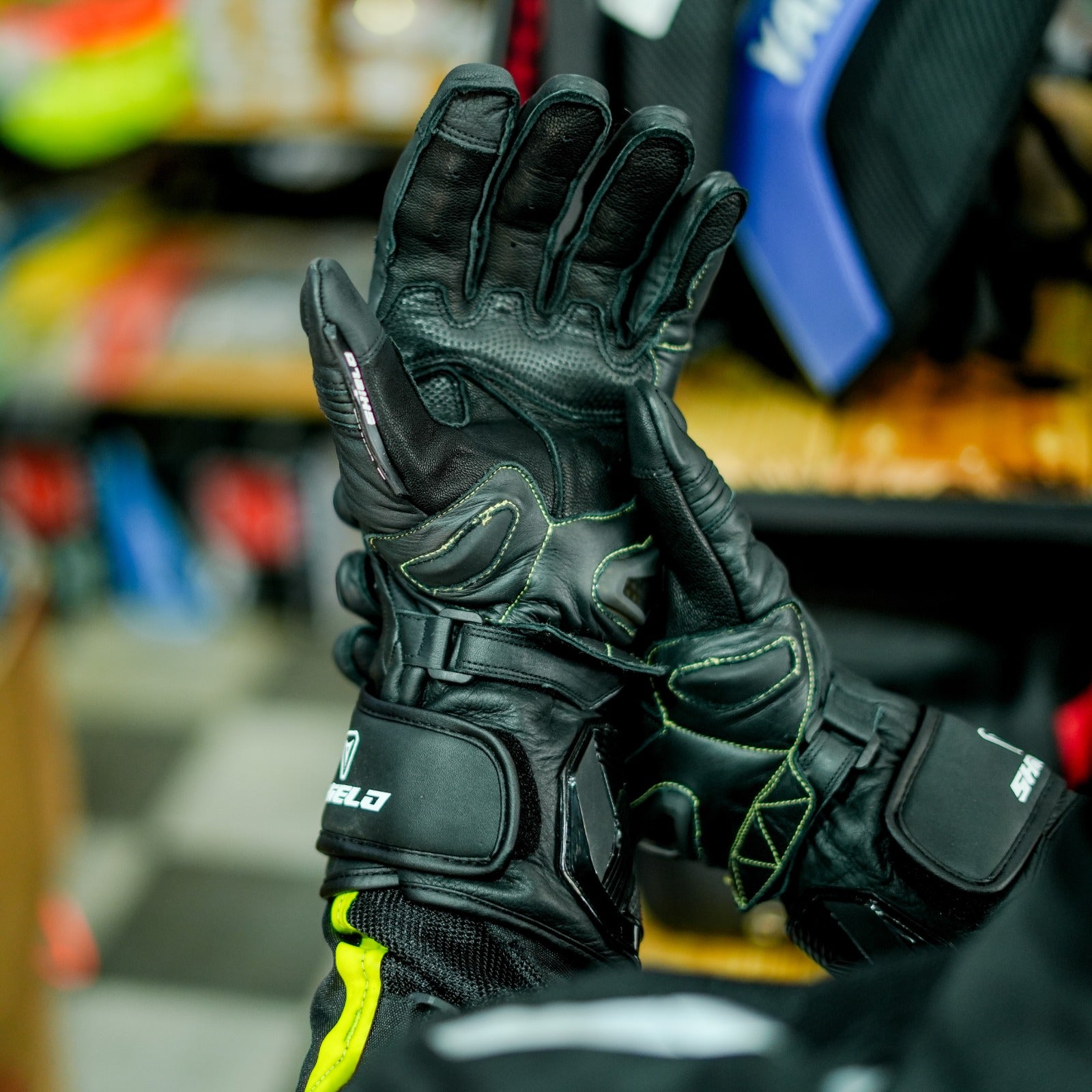 Shield Venom Full Gauntlet Gloves - LRL Motors