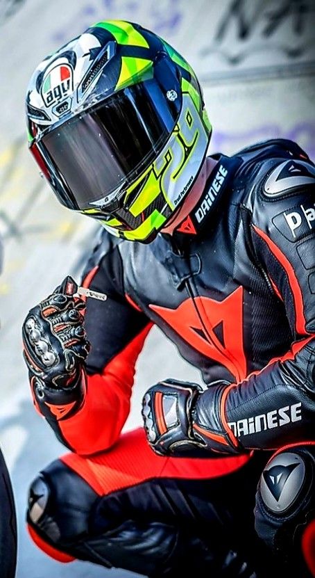 Ride Safely: A Comprehensive Guide to Choosing the Best Helmets - LRL Motors