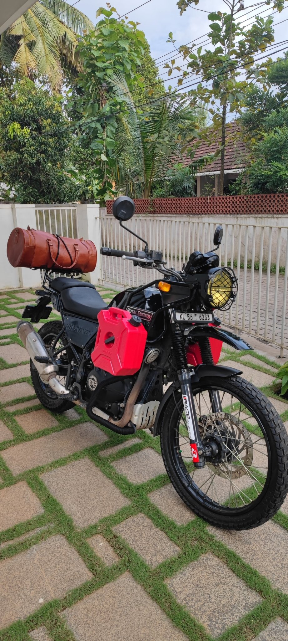 66Bhp duffle leather bag - LRL Motors
